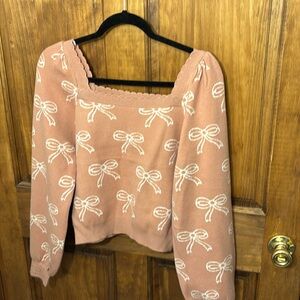 Wind and Willow sweater like top square neck, balloon sleeves
And at waist